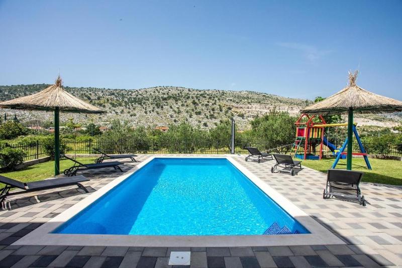 Family friendly house with a swimming pool Srinjine Split - 23950 - image 3