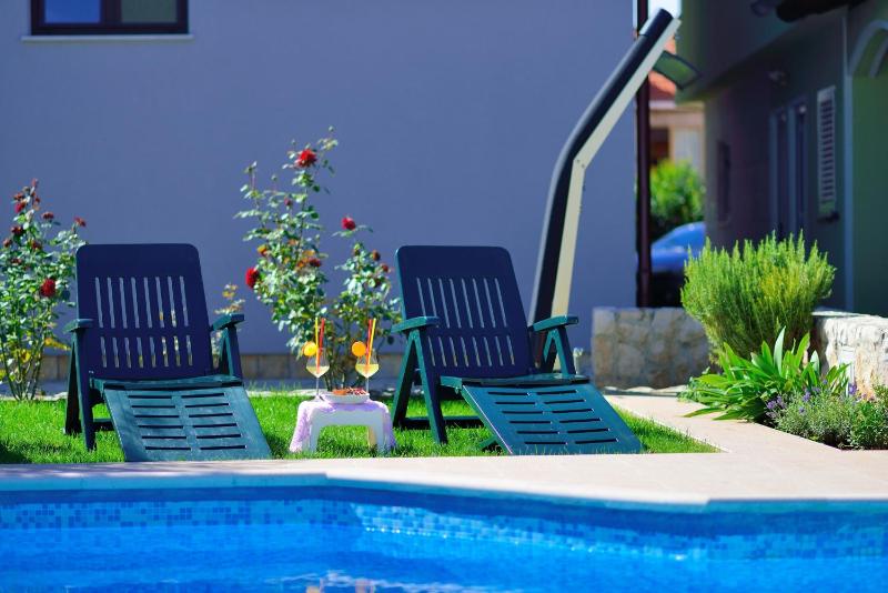 Family-friendly apartments with swimming pool Zadar - 23646 - image 2