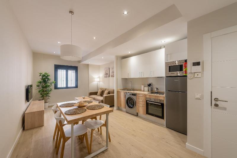 Apartamentos Pinar Málaga Centro - Álvarez - image 10