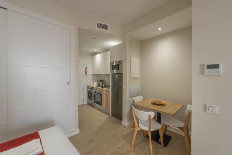 Apartamentos Pinar Málaga Centro - Álvarez - image 11