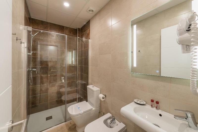 Apartamentos Pinar Málaga Centro - Álvarez - image 6