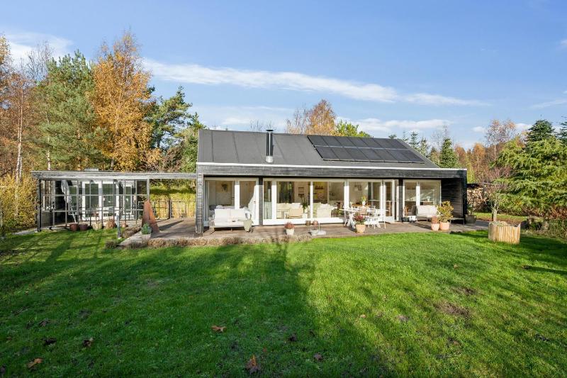 Flot Nyrenoveret Hus Tæt På Ebeltoft - image 27