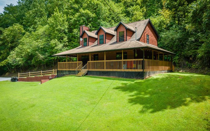 Hidden Hollow Lodge - Movie Nights Game Fun Fireside Stories & Hot Tub Soaks - image 33