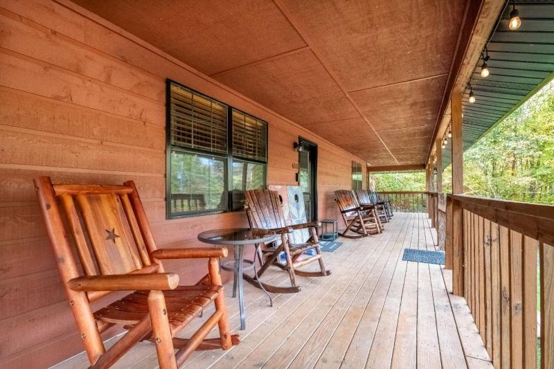 Hidden Hollow Lodge - Movie Nights Game Fun Fireside Stories & Hot Tub Soaks - image 27