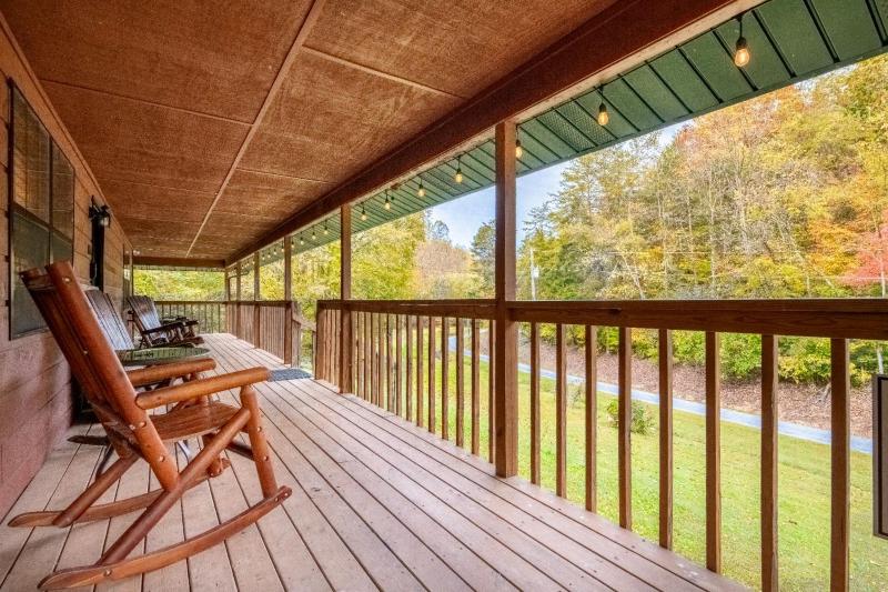 Hidden Hollow Lodge - Movie Nights Game Fun Fireside Stories & Hot Tub Soaks - image 42