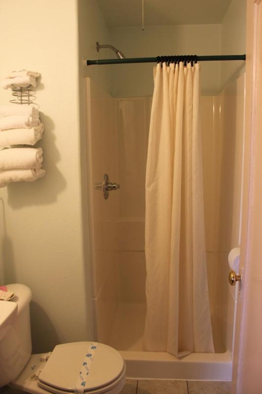 Queen Room image 3