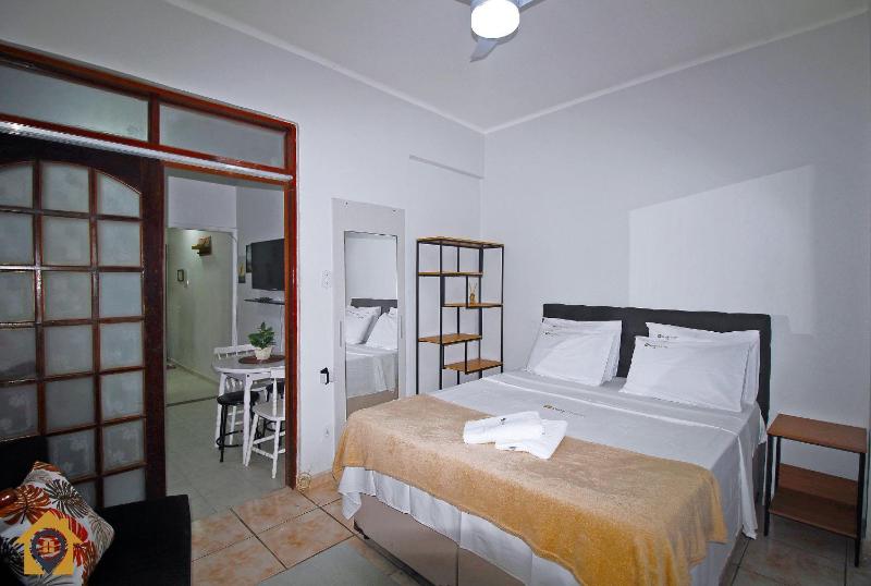 Charmoso Quarto e Sala em Copacabana p/ 4 pessoas - image 13