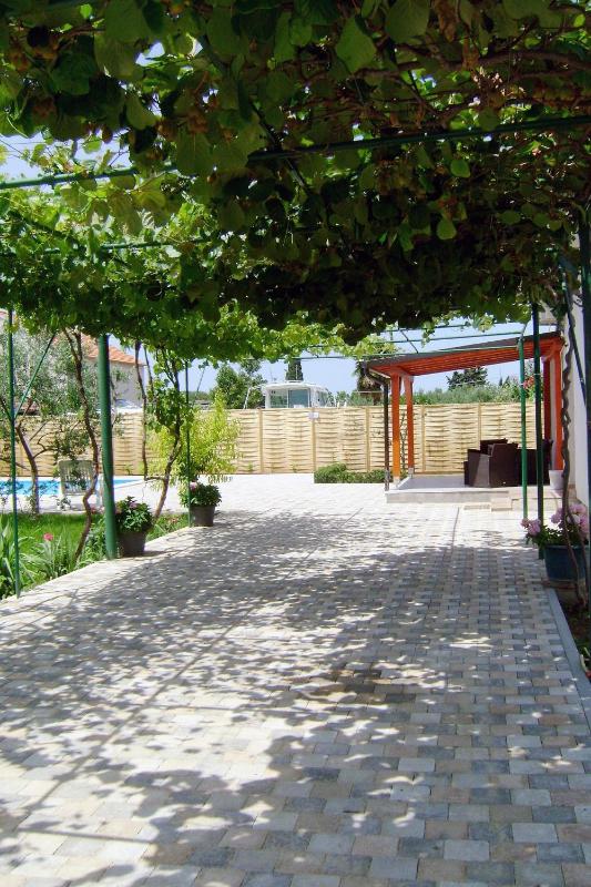 Family-friendly apartments with swimming pool Biograd na Moru Biograd - 8370 - image 4