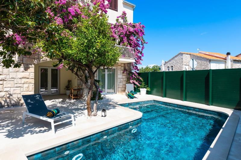 Family-friendly apartments with swimming pool Supetar Brac - 12893 - image 16