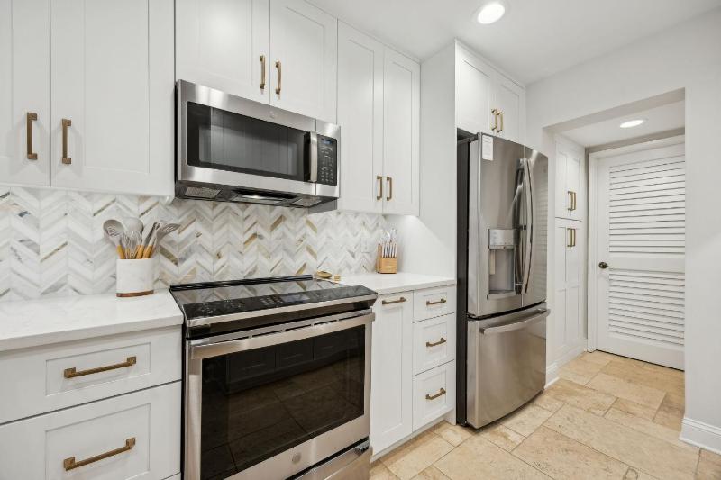 2055 Beach Wood - image 27