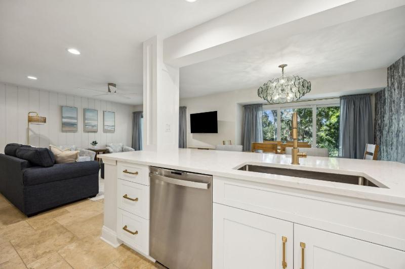 2055 Beach Wood - image 2