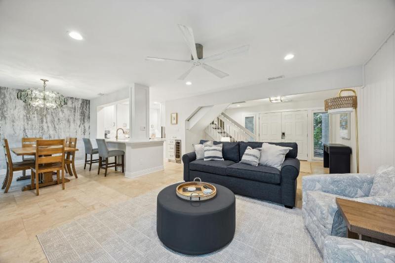 2055 Beach Wood - image 21