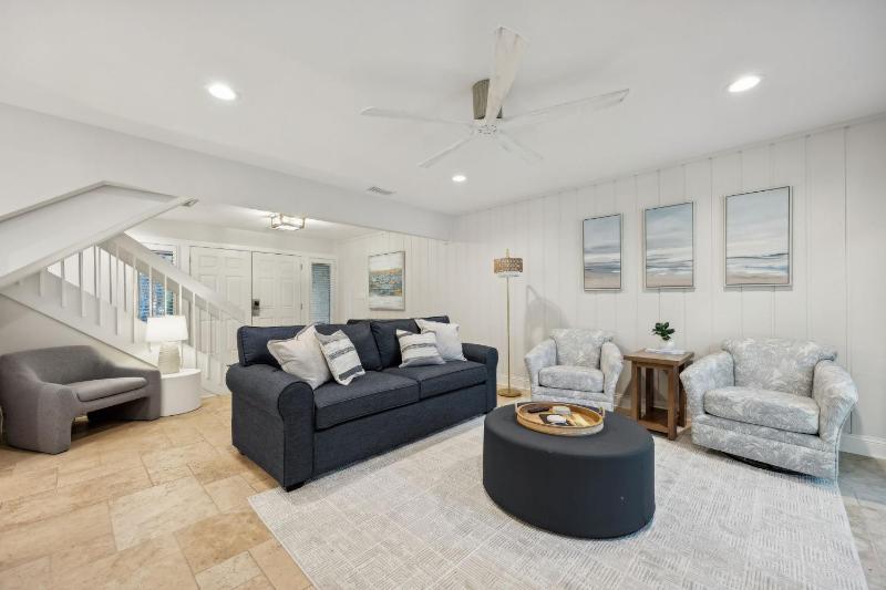 2055 Beach Wood - image 50
