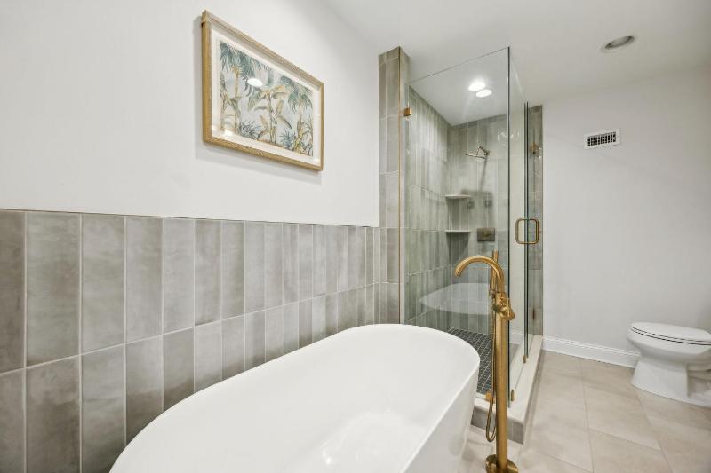 2055 Beach Wood - image 49