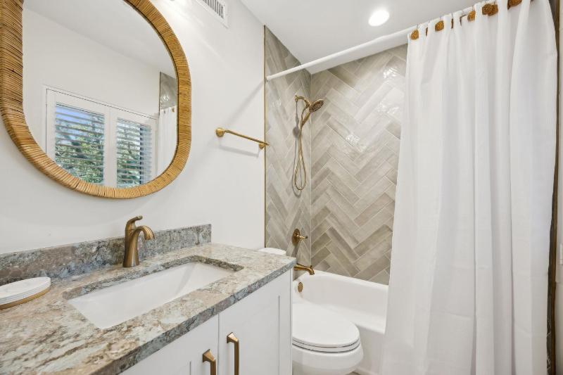 2055 Beach Wood - image 44
