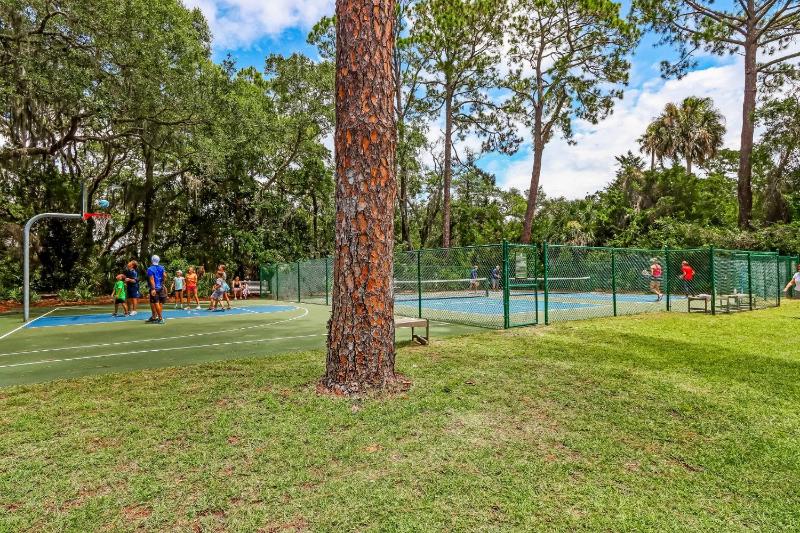 2055 Beach Wood - image 10