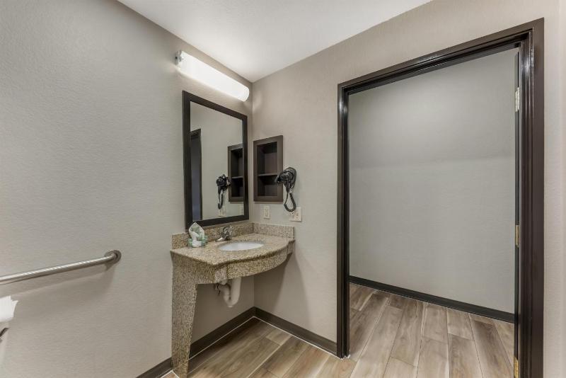 Best Western Sea World/Lackland AFB NW Hotel & Suites - image 15