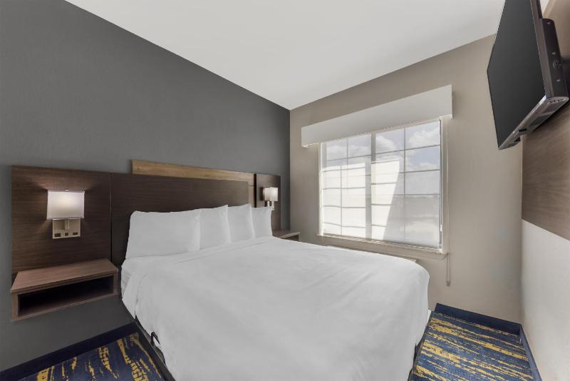 Best Western Sea World/Lackland AFB NW Hotel & Suites - image 6