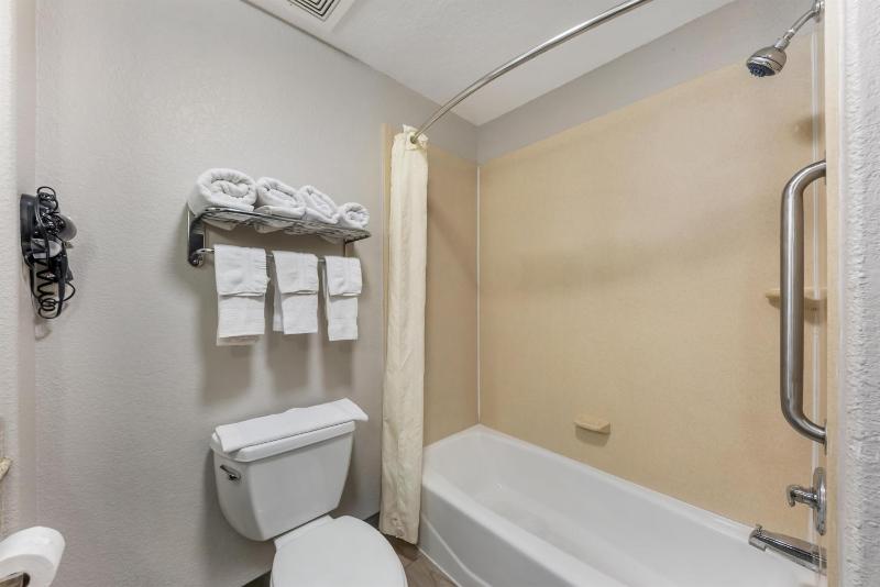 Best Western Sea World/Lackland AFB NW Hotel & Suites - image 2
