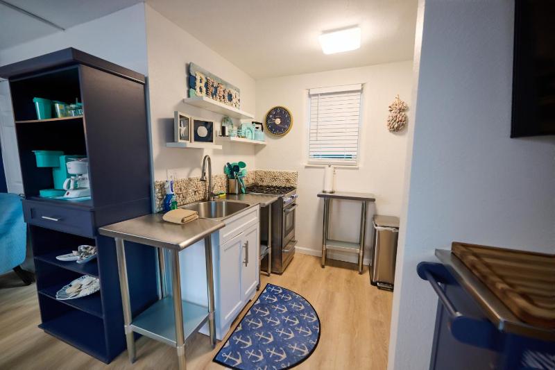 Camelot Beach Suites - image 6