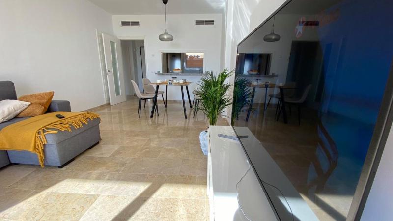 Apartment Overlooking on Atlantic Ocean - image 2
