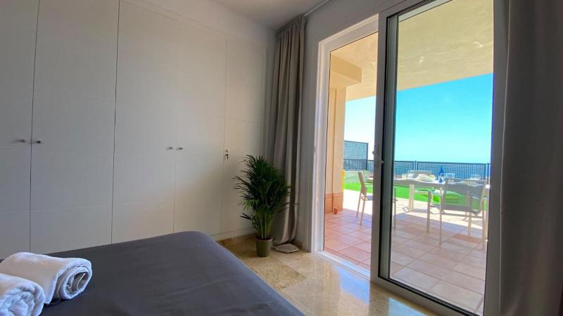 Apartment Overlooking on Atlantic Ocean - image 3