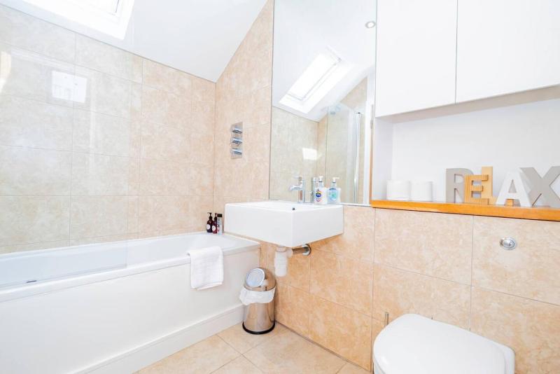 Air Maison - The Coach House - 4 BR with Cinema Room - image 3