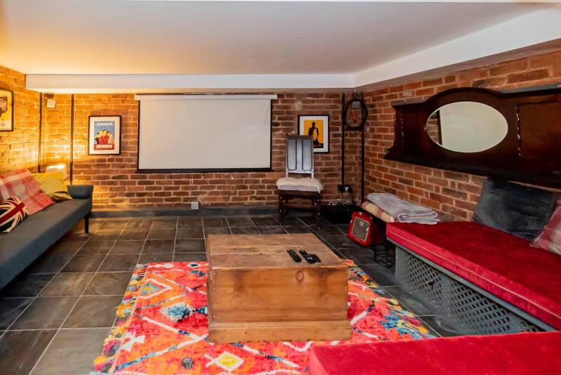 Air Maison - The Coach House - 4 BR with Cinema Room - image 9