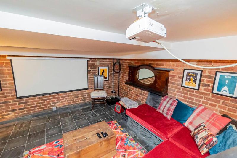 Air Maison - The Coach House - 4 BR with Cinema Room - image 12