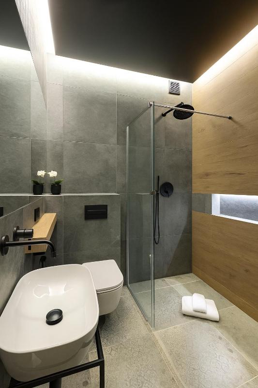 Riverside Industrial Studios - SAUNA - GYM -air-conditioning-SPA-FITNESS - image 15