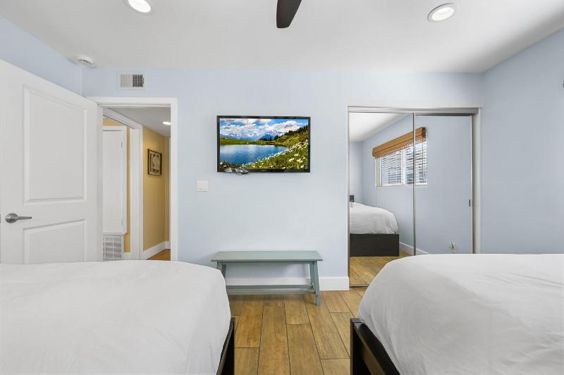 Oceanview Steps to Beach AC Parking - image 25