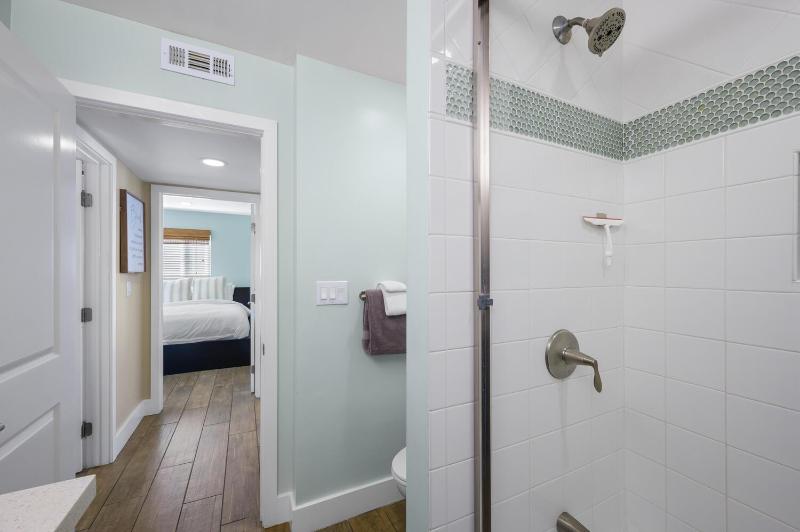 Oceanview Steps to Beach AC Parking - image 9