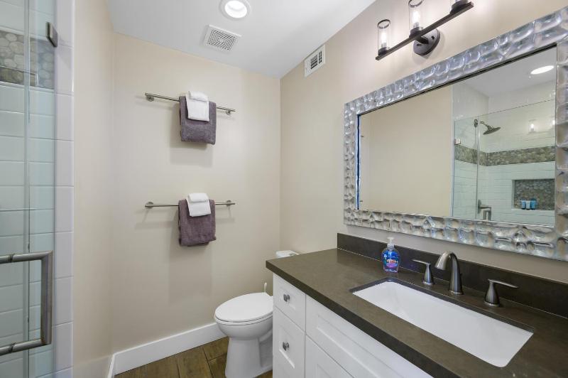 Oceanview Steps to Beach AC Parking - image 30