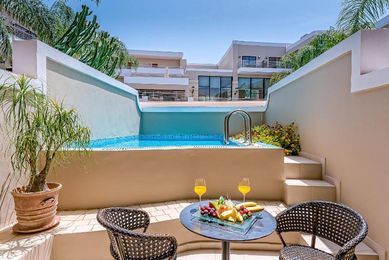 Junior Suite with Private Pool image 4