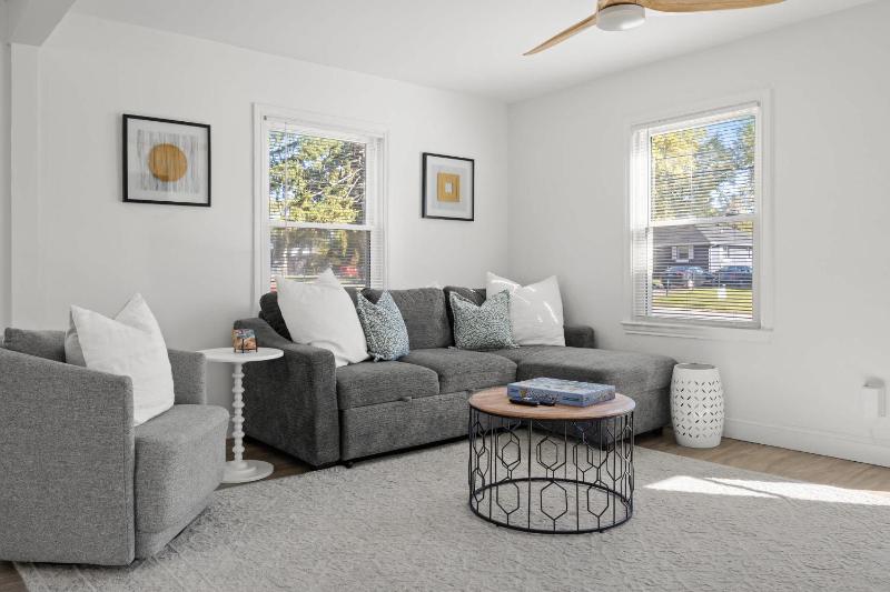 Cozy 2BR Home Near Downtown w Backyard & Parking - image 37