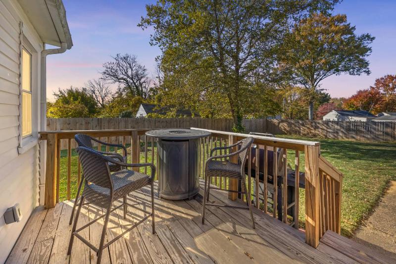 Cozy 2BR Home Near Downtown w Backyard & Parking - image 26