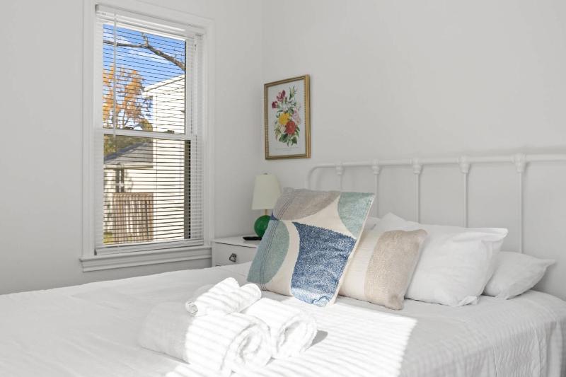 Cozy 2BR Home Near Downtown w Backyard & Parking - image 16