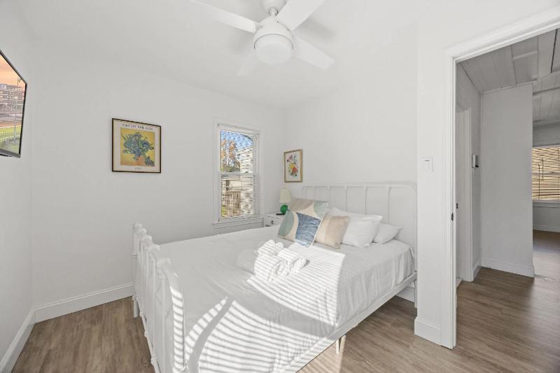 Cozy 2BR Home Near Downtown w Backyard & Parking - image 11