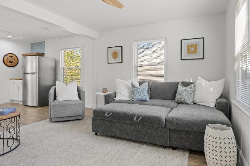 Cozy 2BR Home Near Downtown w Backyard & Parking - image 21