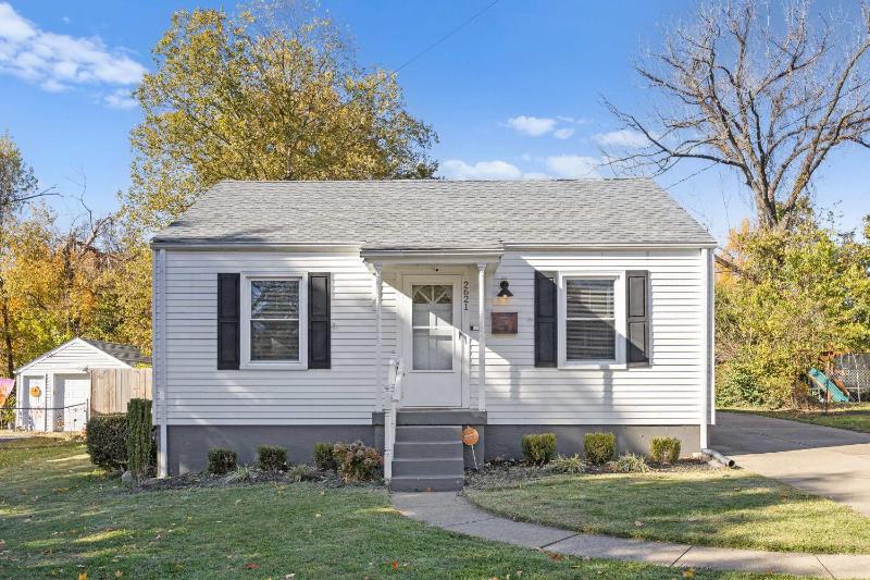 Cozy 2BR Home Near Downtown w Backyard & Parking - image 12