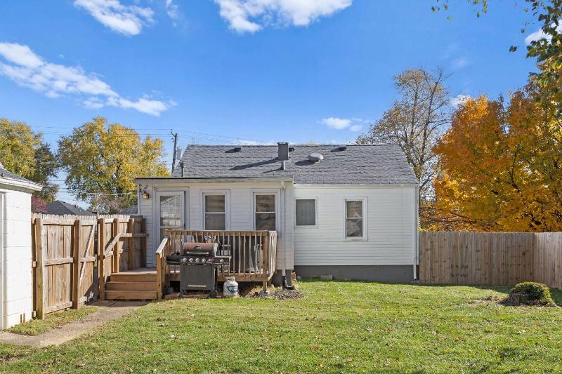 Cozy 2BR Home Near Downtown w Backyard & Parking - image 24
