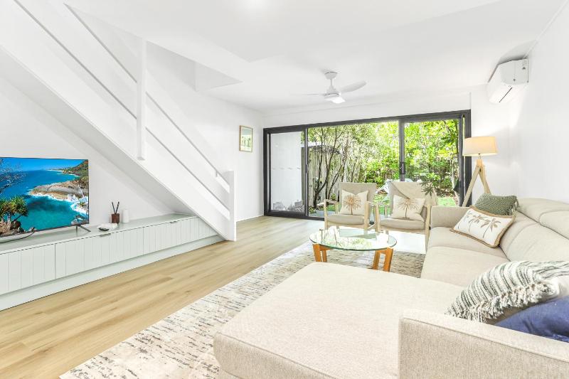 Modern & Tranquil Sunshine Beach - image 1
