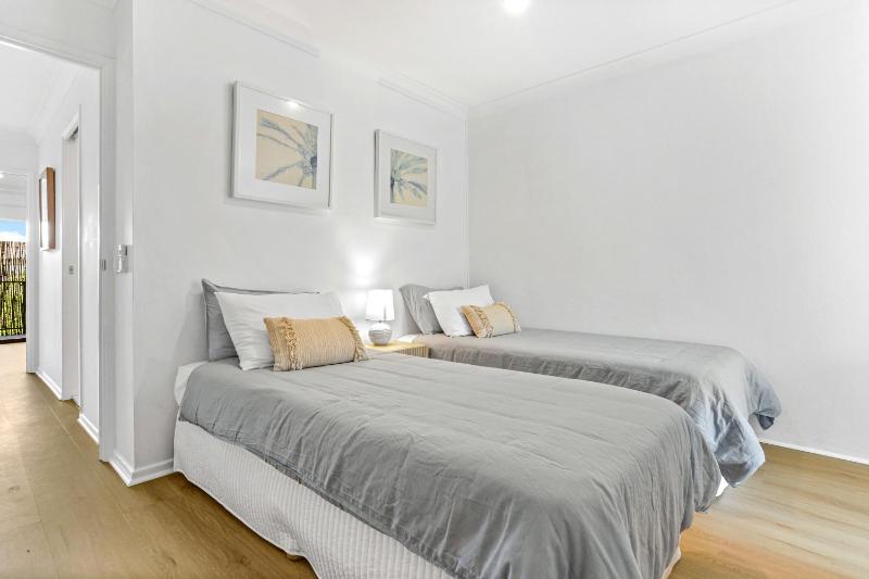 Modern & Tranquil Sunshine Beach - image 11