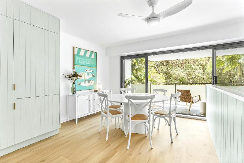 Modern & Tranquil Sunshine Beach - image 12