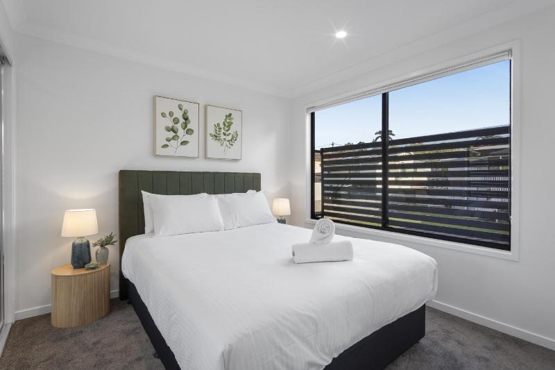 Retreat with Parking Close to Greenslopes Hospital - image 10