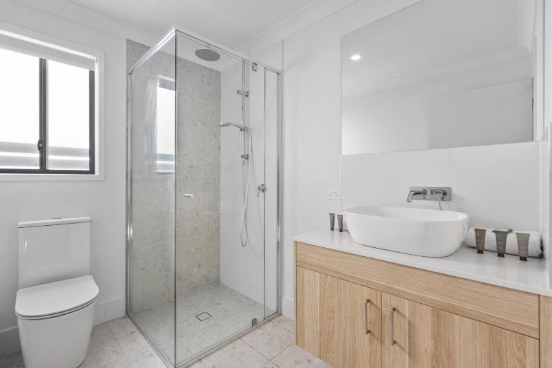 Retreat with Parking Close to Greenslopes Hospital - image 6