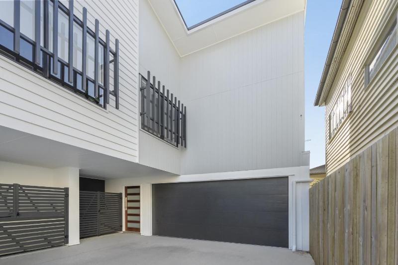 Retreat with Parking Close to Greenslopes Hospital - image 7