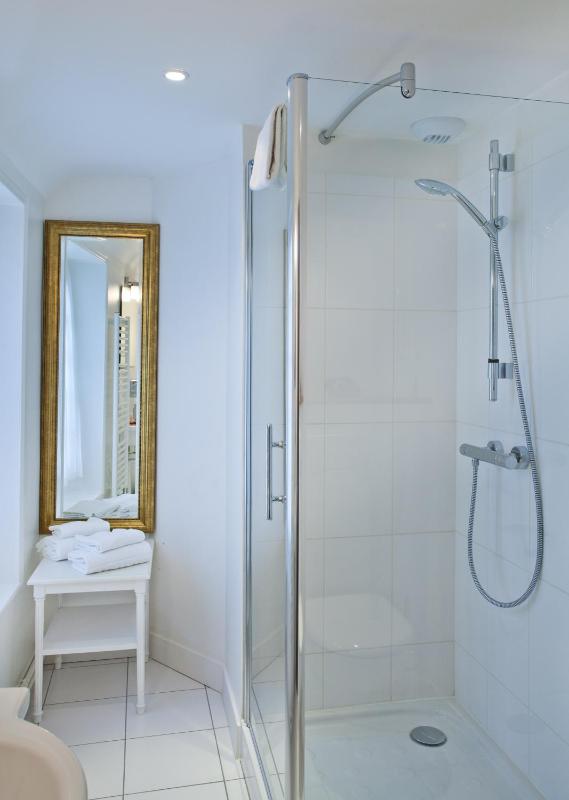 Traditional Double Room image 3