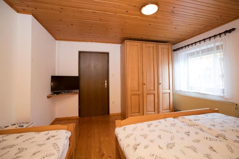 One-Bedroom Apartment image 3