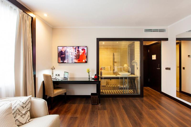 Quentin Boutique Hotel - image 2